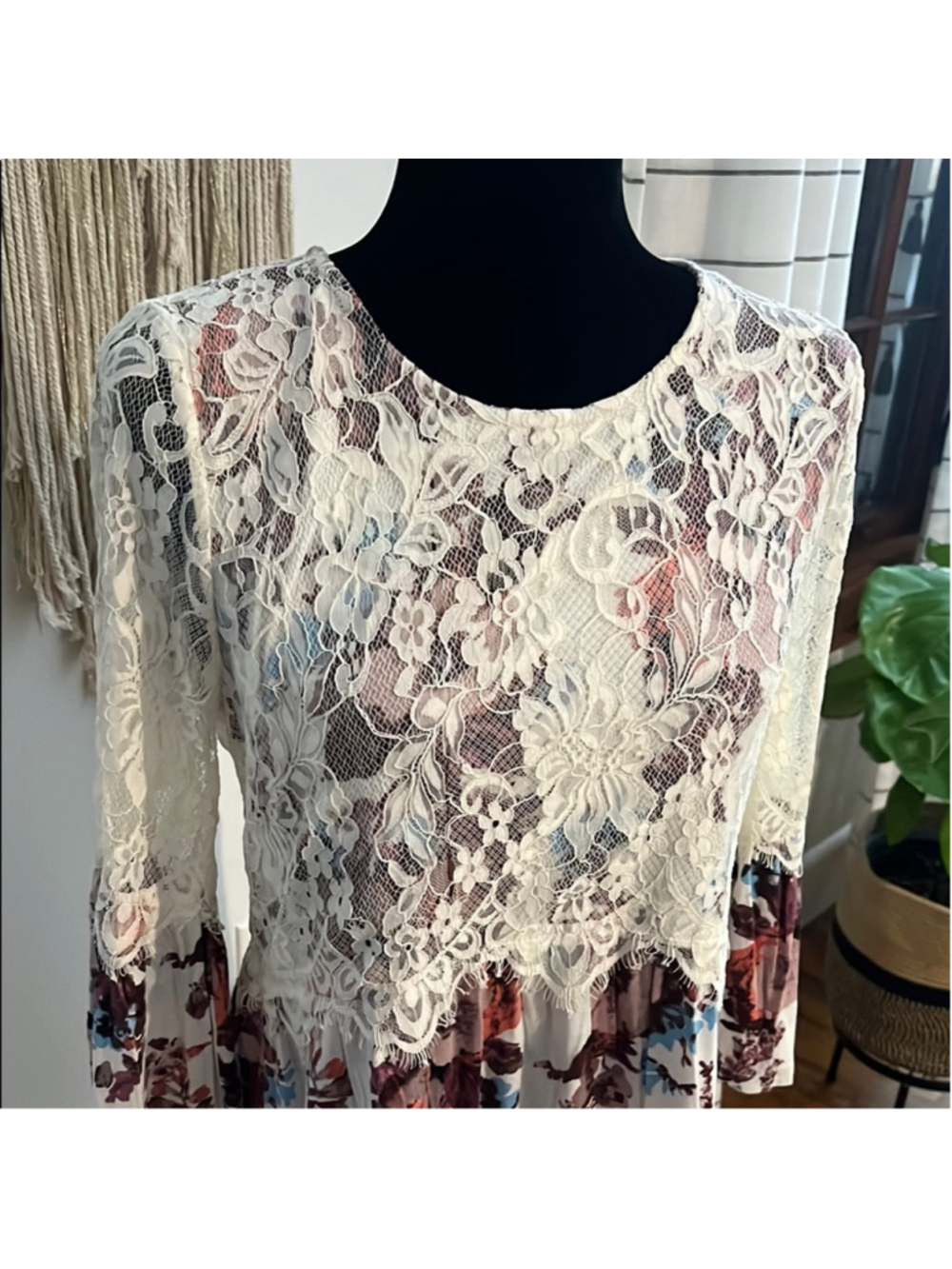 ⭐️Clearance | BKE Boutique Women's Floral Lace Blouse - Picture 3 of 9
